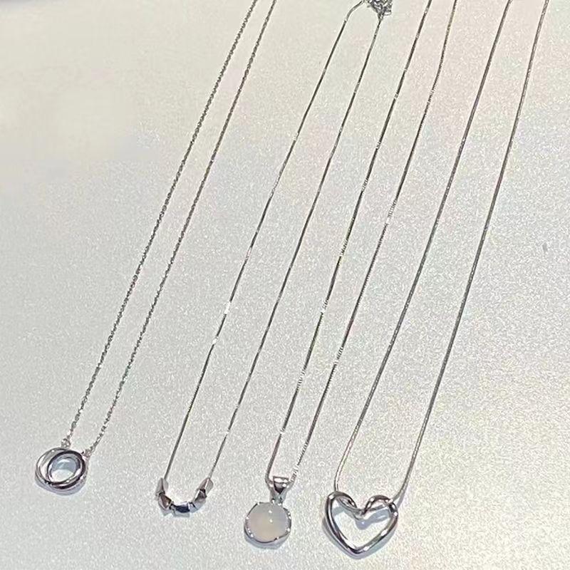 Niche hollow love necklace female minimalist design pendant collarbone chain simple elegance gentle fairy
