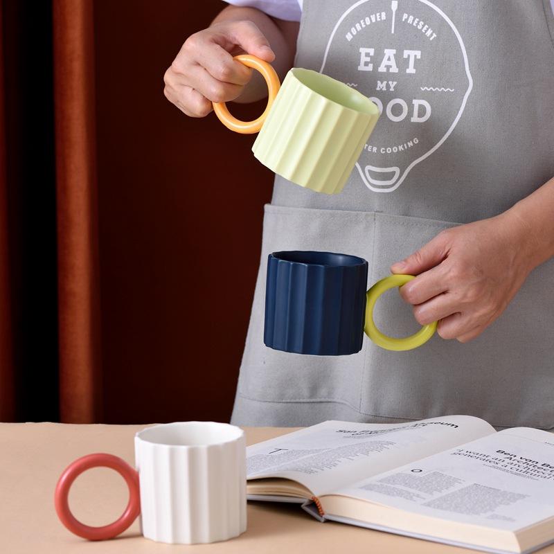Hochwertige Tasse im Ins-Stil Nischendesign Tasse Geschenkbox Kreative Wassertasse Kontrast Kaffeetasse