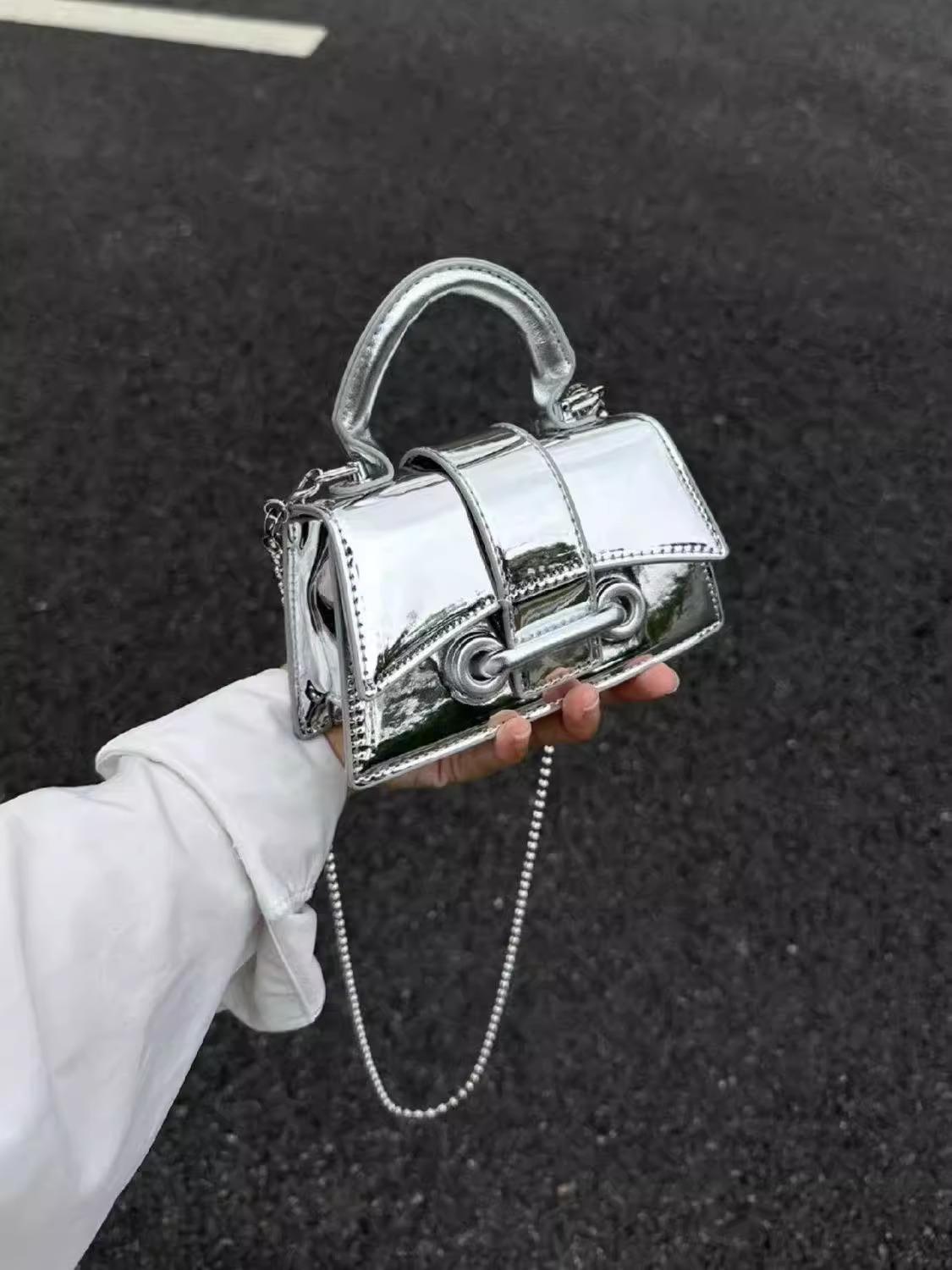 

Portable small bag 2025 new model, popular this year, fashionable versatile niche silver beaded chain messenger bag
