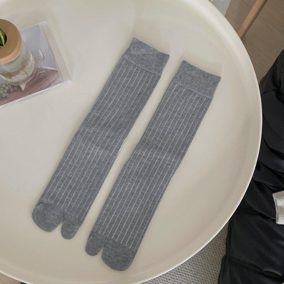 

Женские гольфы до колена серого цвета с балетным носком и полосатым утягивающим дизайном