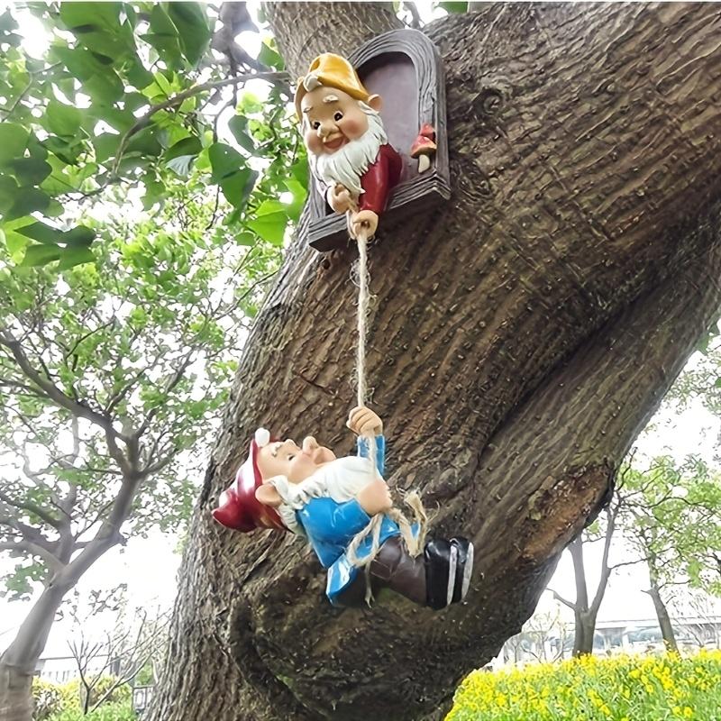 

2 шт. Причудливые статуэтки гномов, лазающих по стене | Смола, уличный декор для сада и патио, подарок на День матери/Рождество - Включает бонусные подвесные украшения 2pcs