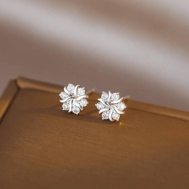 Brincos Ultra-brilhantes com Zircônia Total e Estilo Minimalista com Apelo de Luxo, sem Tarraxa. Porta-velas com cheiro de mosquito com clipes de orelha.