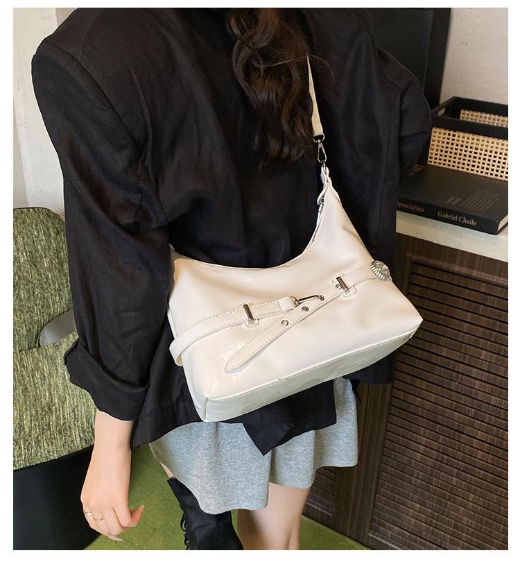 Retro bag women's large capacity 2025 new versatile casual shoulder bag simple work commuter tote bucket bag