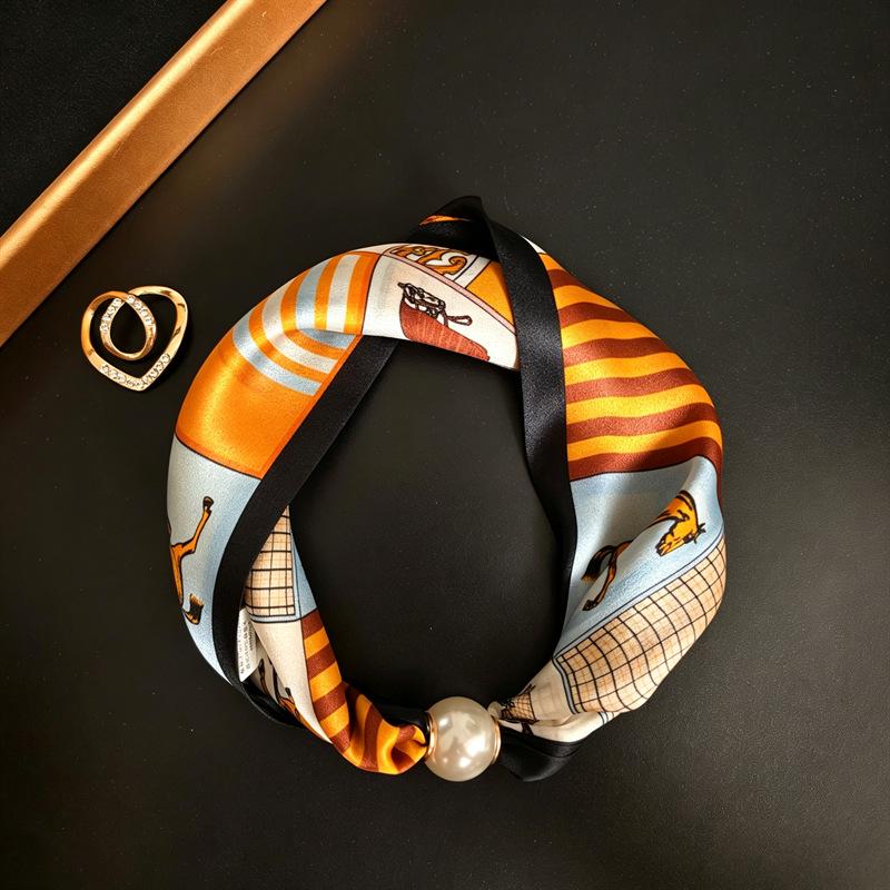 Silk Magnetic Buckle Scarf: Luxurious, Versatile Mulberry Silk for Women's Spring/Summer Neck Protection