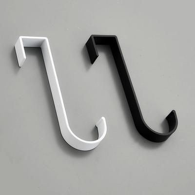 מהדקים וקרסים – מתלים לבגדים