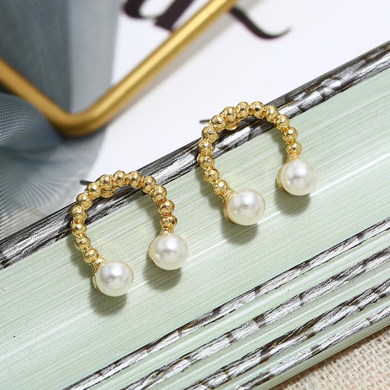 Retro Baroque Pearl Stud Earrings Women's Versatile High-end French Earrings, Simple Temperament, Personalized Trendy Ear Jewelry