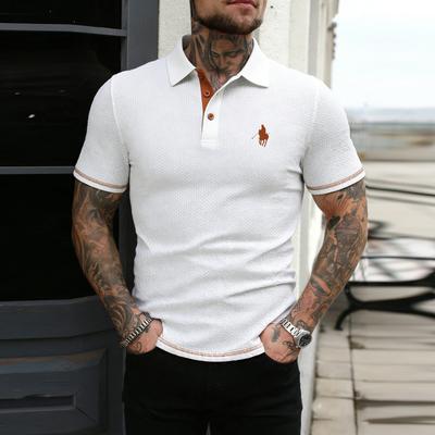 Alltagstaugliches Herren-Poloshirt mit kurzen Ärmeln, einem Vintage-Kragen mit 3 Knöpfen und klassischen Strickbündchen in Kontrastfarben – ein leichter, weicher Sommerklassiker