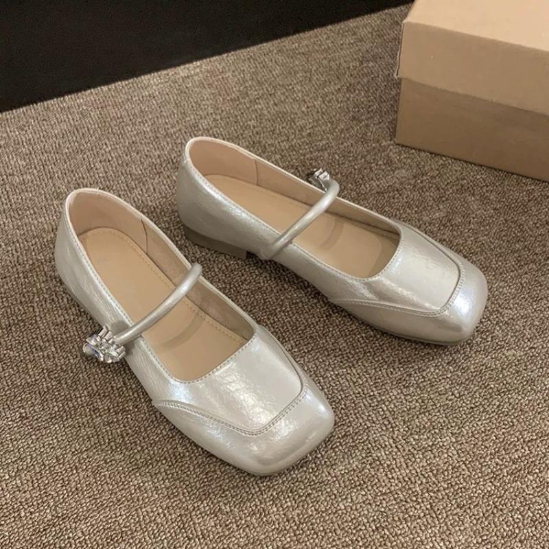 Square head shallow mouth single shoes women's autumn fashion new versatile soft sole retro Doudou Mary Jane shoes small leather shoes