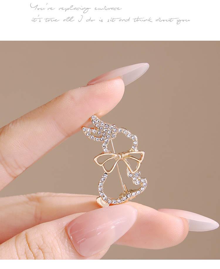 Cute Little Rabbit Brooch, Elegant Coat, High-end and Niche Design, Versatile Chest Flower Suit, Fixed Function Pin
