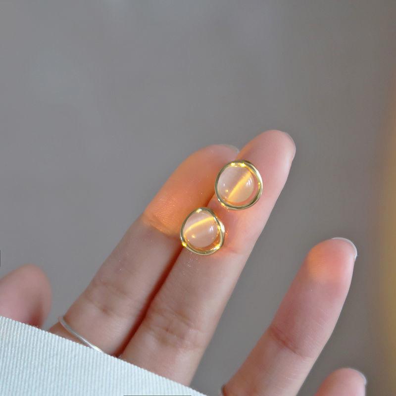 In-Stock Korean Cat's Eye Stud Earrings for Women, Light Luxury, High-End Feel, Sleep-Friendly Piercing Earrings