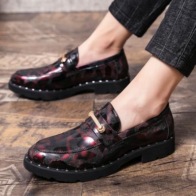 Britische Herren spitze faule Plateau-Freizeitschuhe Leder Schuhe Nachtclub Friseur Lackleder Glänzende Spiegel-Leder Schuhe