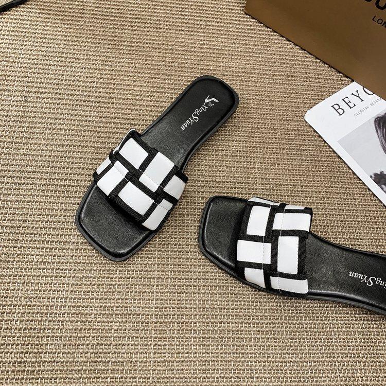 Korean version of the new summer design square head open-toed French flat-bottomed lazy beach cool slippers women's wear