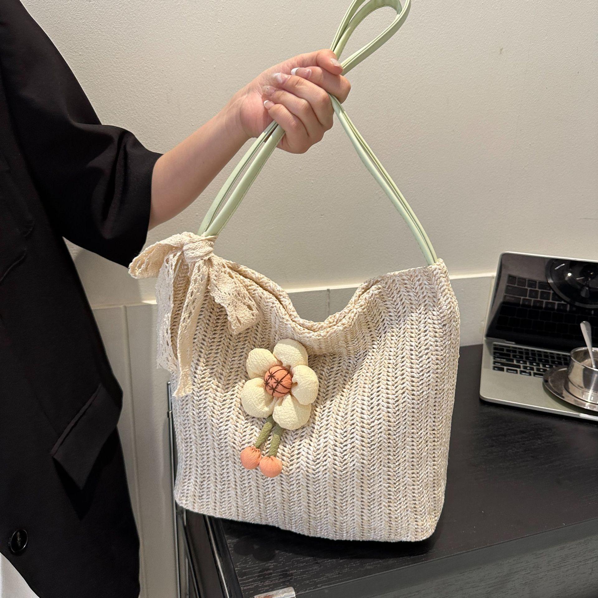 

Large capacity woven fashion gentle temperament straw silk scarf shoulder bag 2024 summer new armpit bag tote bag