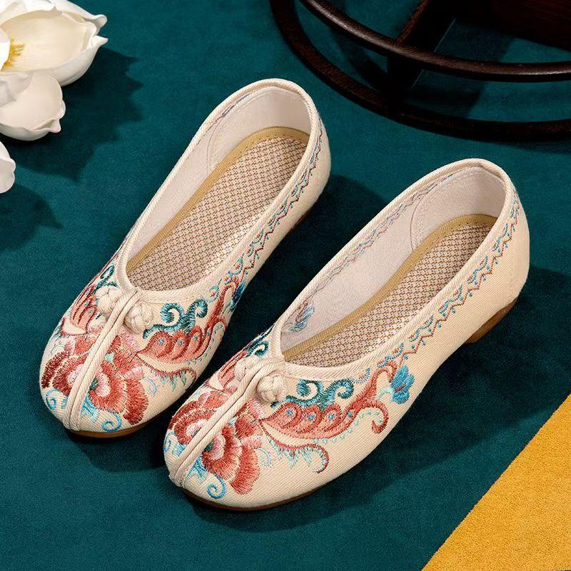 Woman Flat sole Canvas Embroidered Shoes Ethnic Style Shallow Slip On Round Toe Light Hanfu Shoes Middle Aged And Elderly Shoes