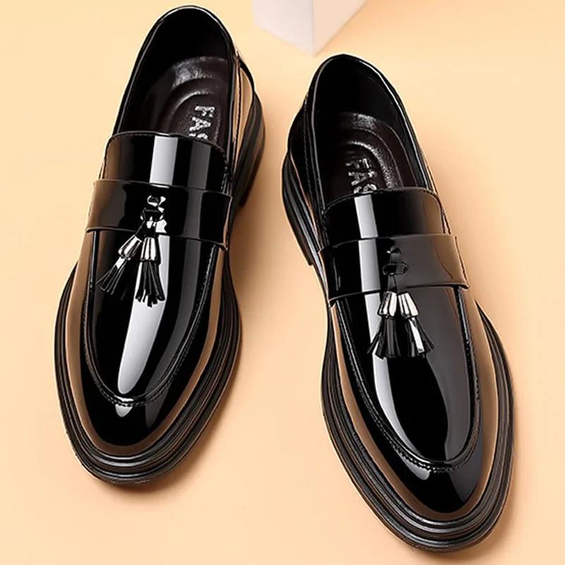 Neue Herren Quasten Loafer Mode Spitzschuh Niedriger Absatz Kleiderschuhe Luxus Lackleder Business Formelle Schuhe Männliche Hochzeitsschuhe