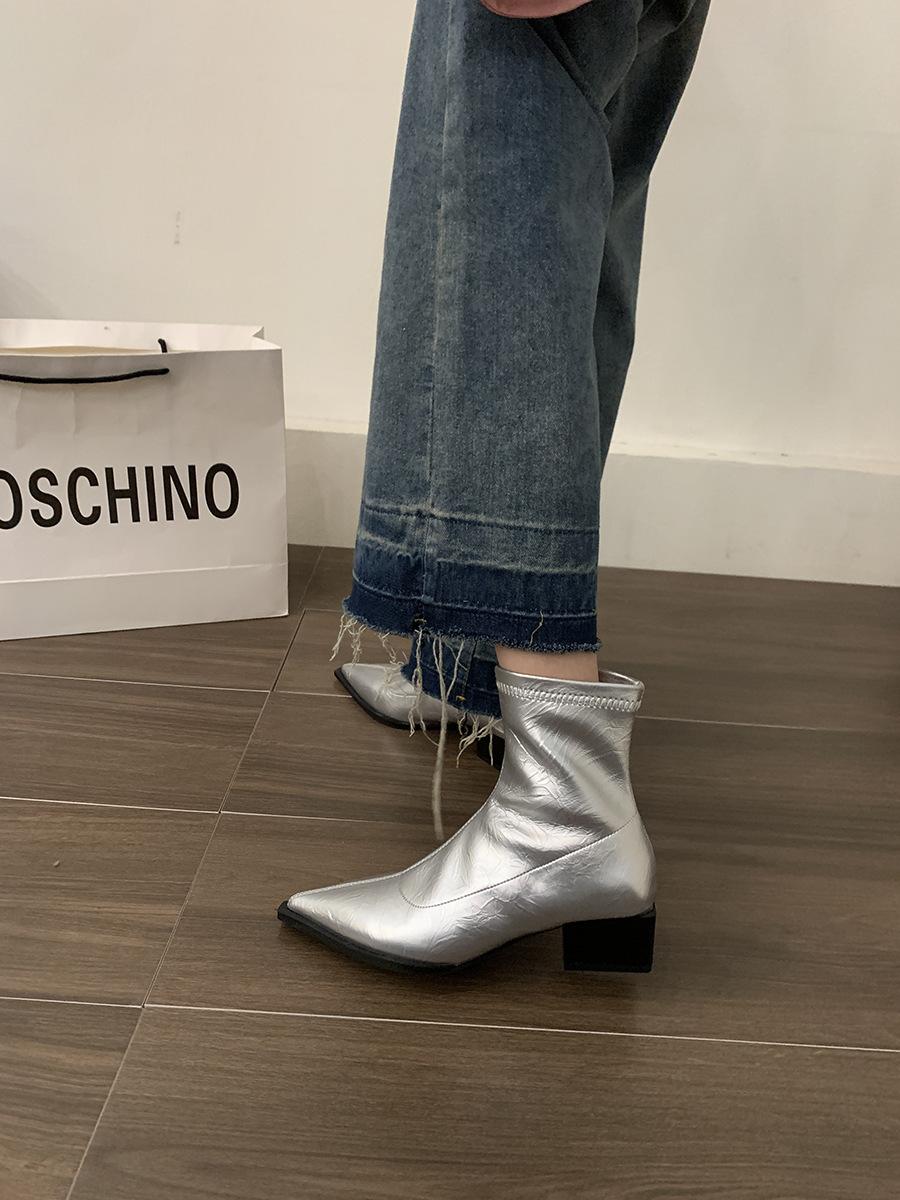 

Французская мода толстый каблук короткие ботинки женская обувь 2024 новые весенне-осенние одинарные ботинки острый носок серебристый темперамент тонкие ботинки 40 серебряный