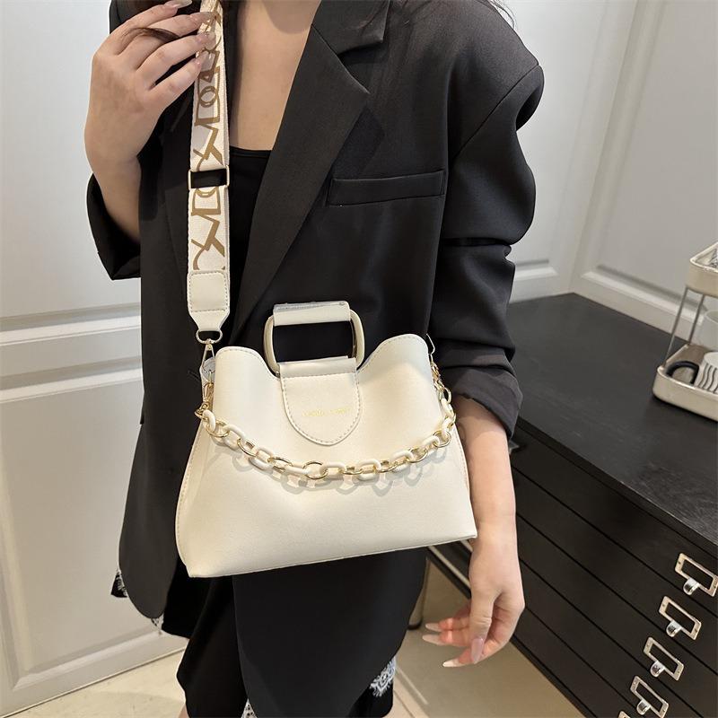 Summer new fashionable women's bags, shoulder simple commuter bags, chain decorative handbags, textured messenger bags