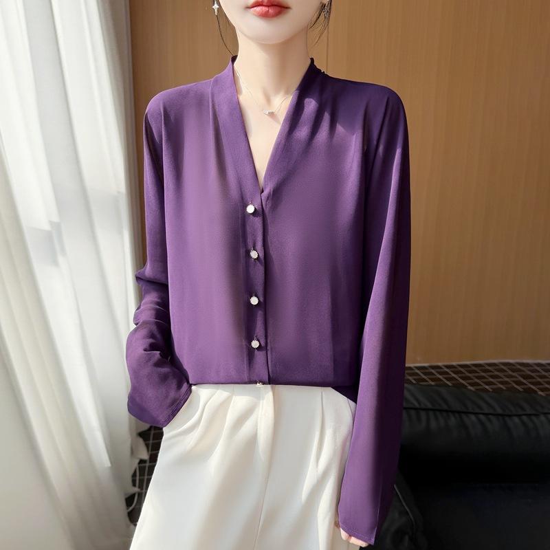 Sunscreen Shirt V-neck Elegant Long-sleeved Cardigan with Printed Buttons, Lightweight Blouse for Spring and Summer, Light and Thin for Ladies.