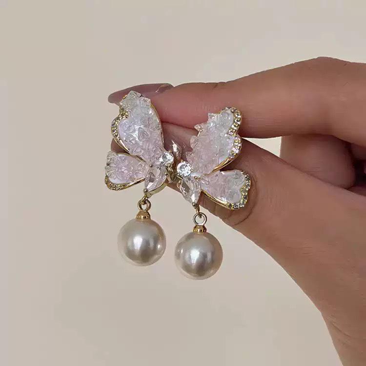 Elegant Pearl Butterfly Stud Earrings for Women - High-End Rhinestone Dangle Design