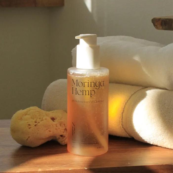 Moringa Hemp Mildly Acidic Gel Cleanser
