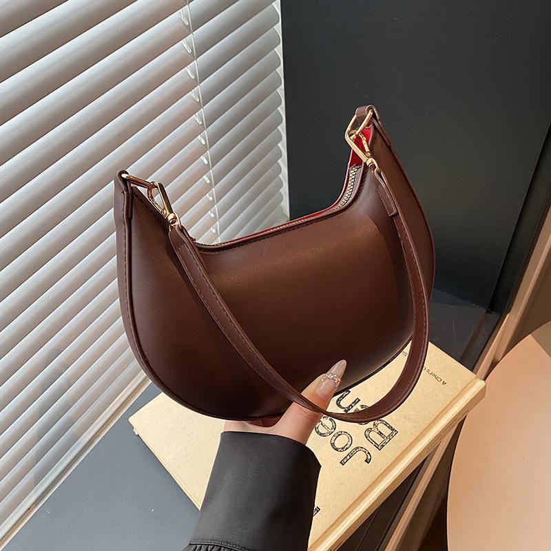 

Simple and versatile girl s armpit bag 2025 spring new French trend shoulder bag commuter women s bag tide