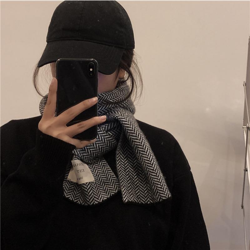 Retro fashion herringbone patch small scarf to keep warm in autumn and winter, student versatile casual scarf men
