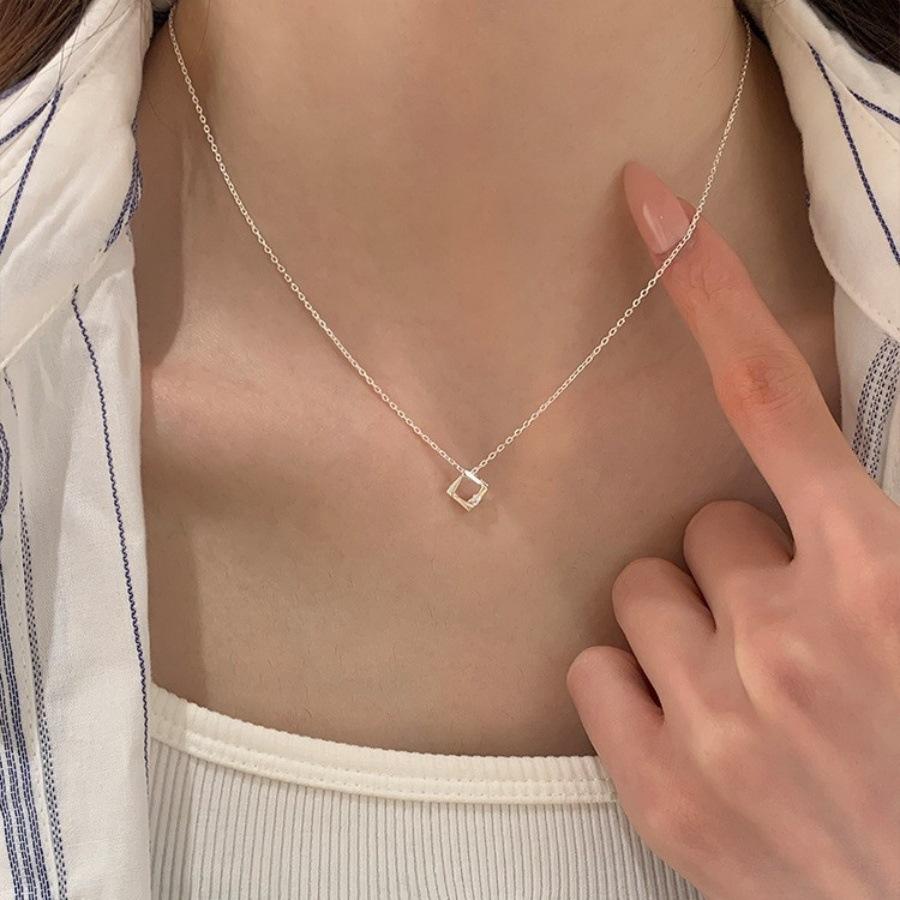 Korean version of simple square geometric necklace women's daily collarbone chain accessories