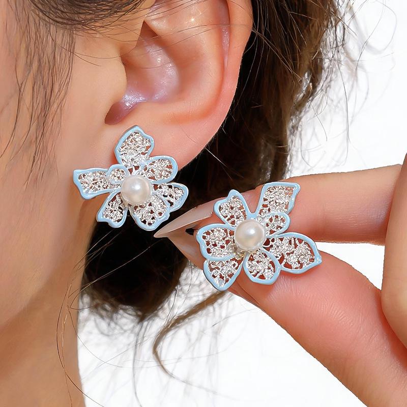 Silver Needle Pearl & Hollow Flower Stud Earrings - High-End Fashion Accessories for Women