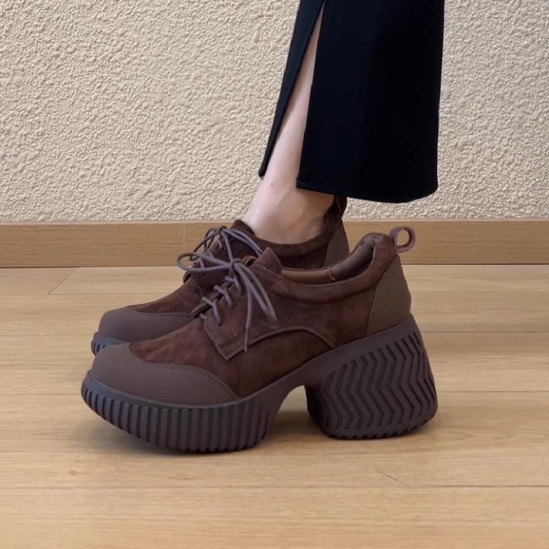 

Ретро Круглоногі Взуття на Товстій Підошві для Збільшення Зросту, Шкіряне Взуття на Шнурівці, Однотонне Взуття для Жінок 40 коричневий