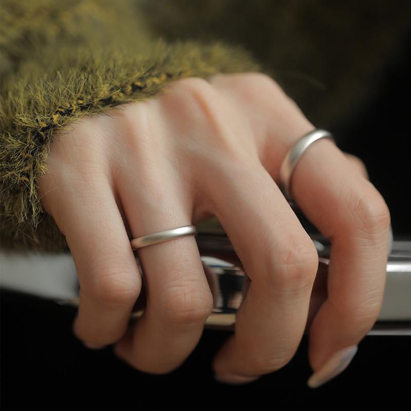 Eleganter Verstellbarer Ring mit Matter Textur für Damen Stilvolles Minimalistisches Geometrisches Design 2023 Neuankömmling