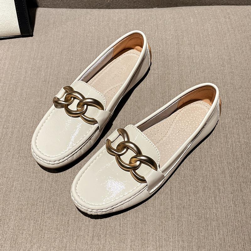 Modische koreanische glänzende Rindsleder-Slipper für Damen, luxuriöse Mokassins mit Metallkette, weiche Rindsleder-Ballerinas, Damen-Antirutsch-Pantoletten