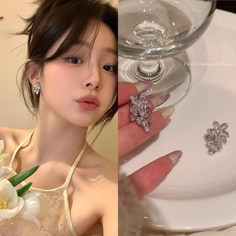 Zircon flower earrings for summer women s new explosive high-end earrings light luxury stud earrings