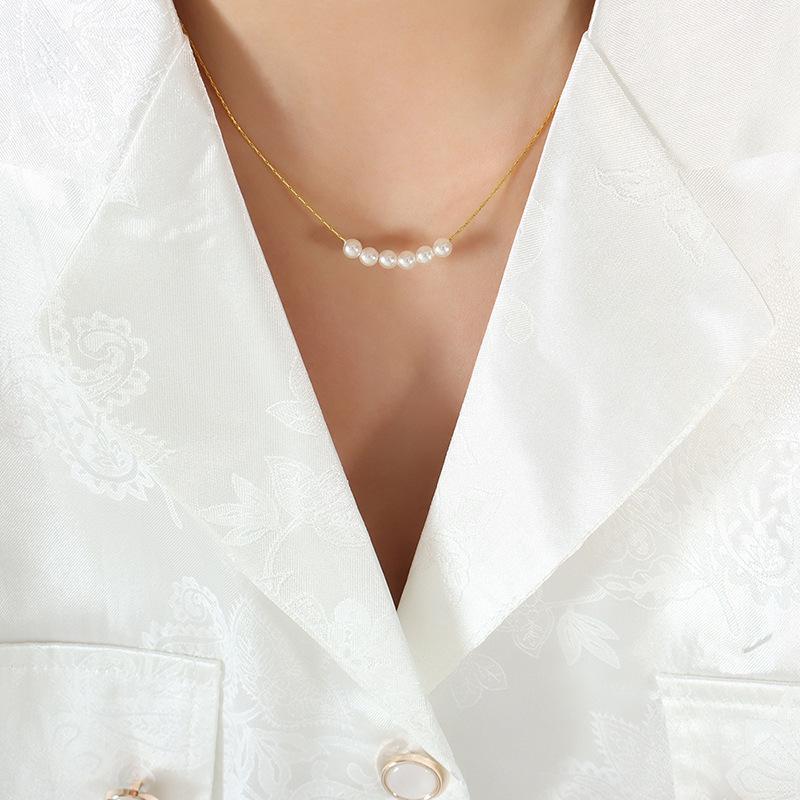 Niche Design Imitation Pearl Pendant Necklace - Gold-Plated Titanium Steel with Dangle Square Chain