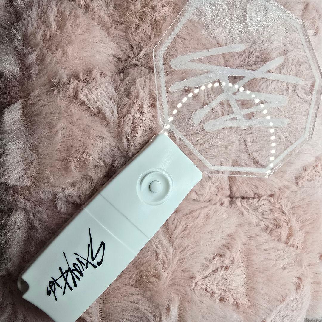 

[USED] Stray Kids penlight (early)