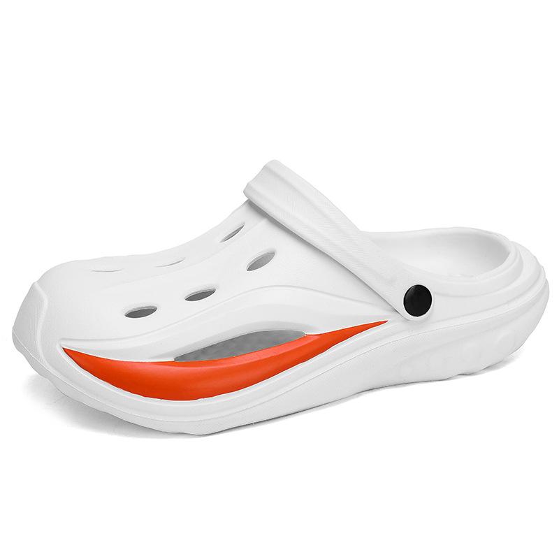 Men's shoes 2025 summer explosion outdoor teenagers daily comfort large mesh thick bottom trend stepping on shit feeling hole shoes