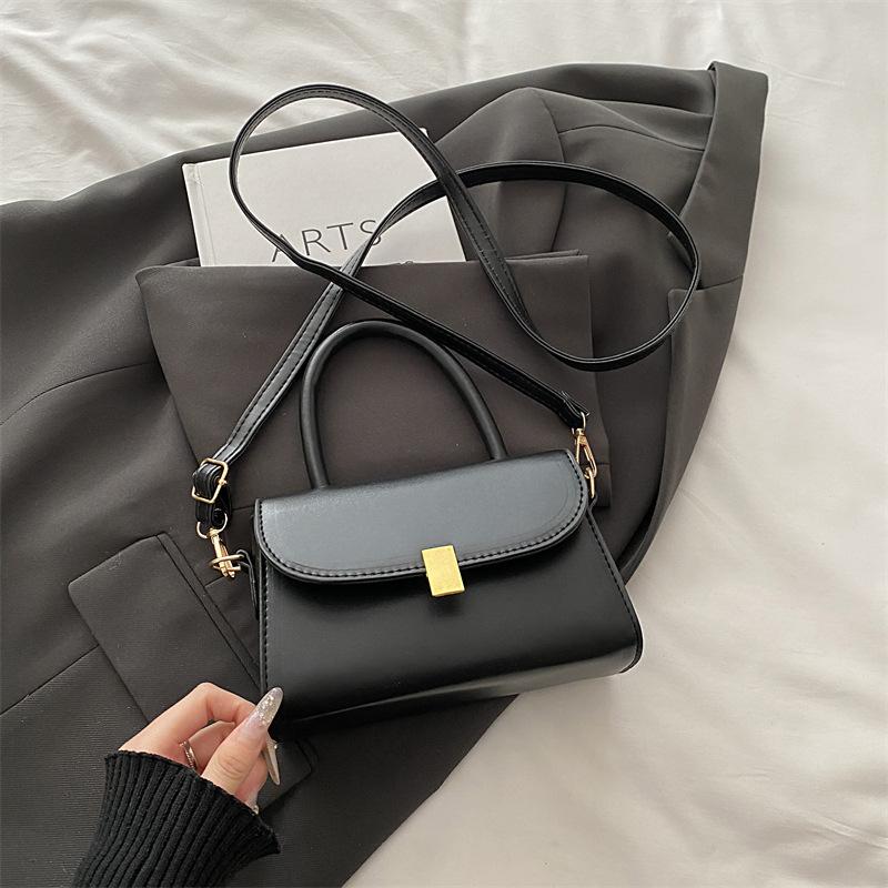 

Niche design simple winter new versatile women s bags portable small bags retro niche feeling shoulder messenger bag