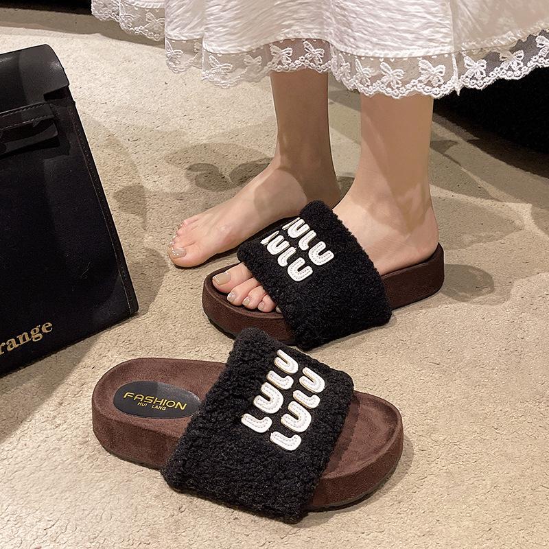 Niche Mao Mao slippers thick-soled 2025 autumn and winter new Internet celebrities popular fashion outer wear stacking socks one-word slippers