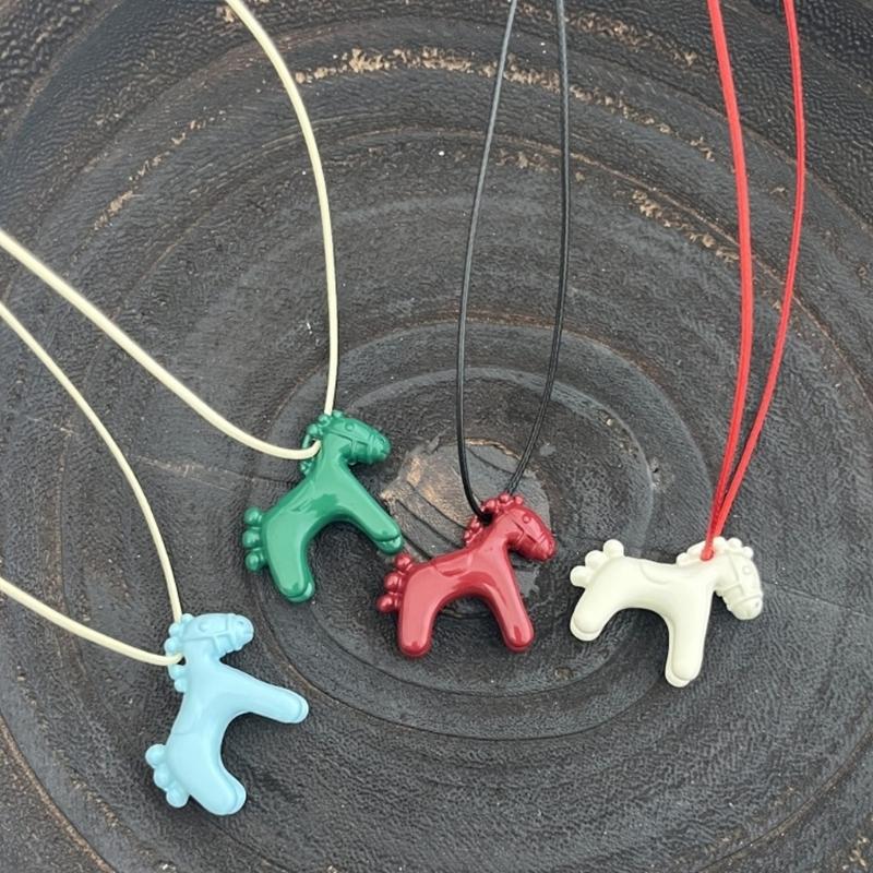 Enamel Coated Horse Charm Necklace Corrosion Resistant Copper Adjustable Neckchain Wear For Everyday Fashion Accent