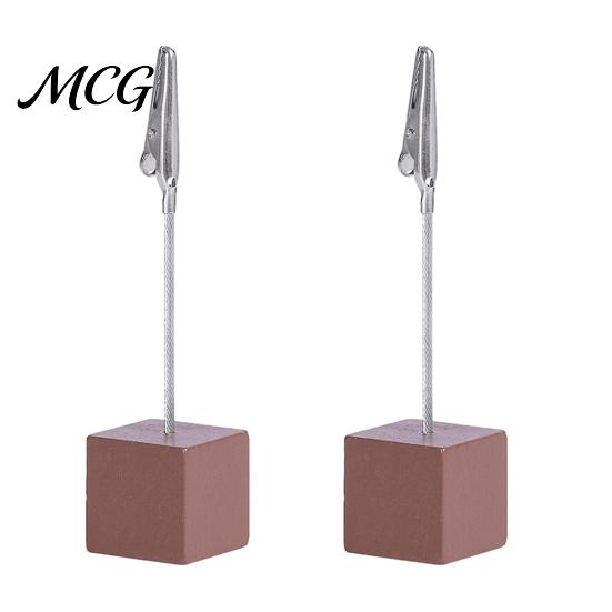 Metal Pole Memo Stand 2 Pcs Wooden Cube Base Holder with Clips, Mini Table Smooth Open Close Clip Number Stands for Name Cards, Photos, Memos,