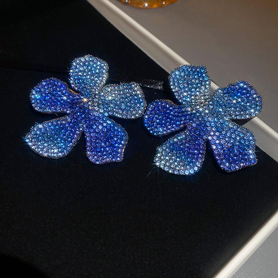 Diamond studded Flower Earrings New Fashionable Elegant Noble Temperament Earrings Luxurious and High-end Earrings