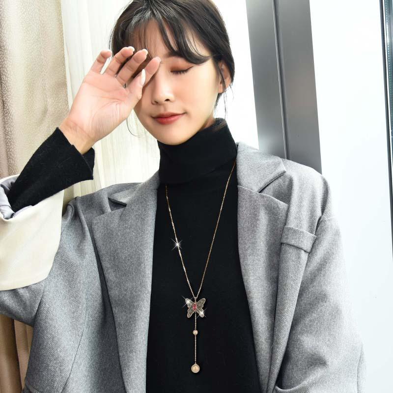 Sweater Butterfly Elegant Necklace For Women With Dazzling Rhinestone Accents And Trendy Long Chain Design