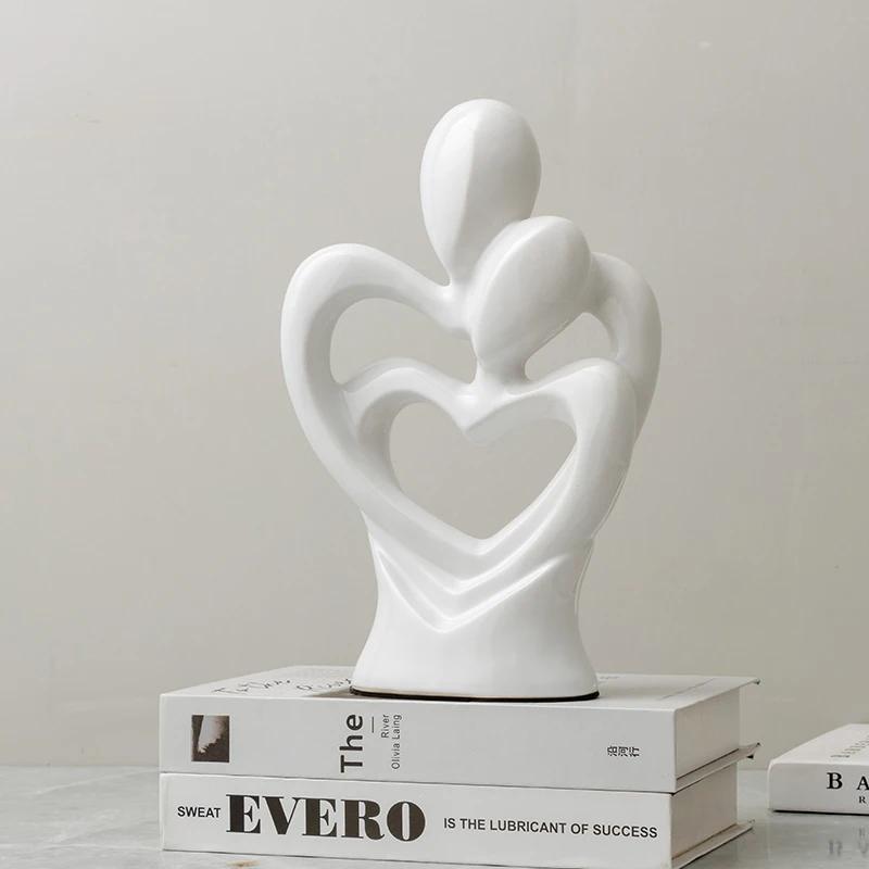 Minimalist couple statue Heart to Heart Couple Ornament Resin character sculptures Light luxury wedding gift home room decor