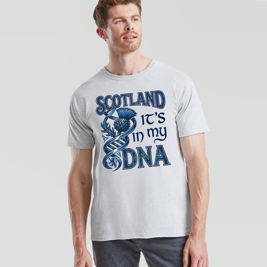 Scotland All In Dna Gestreiftes T-Shirt mit schottischem Distelmuster Geeignet für Unisex und Unisex im klassischen Stil