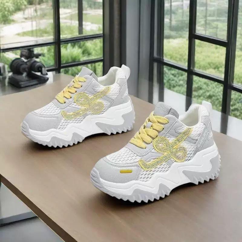 Women's shoes 2025 new Internet celebrity explosion main push breathable casual shoes heightening dad shoes fashionable versatile breathable mesh sho