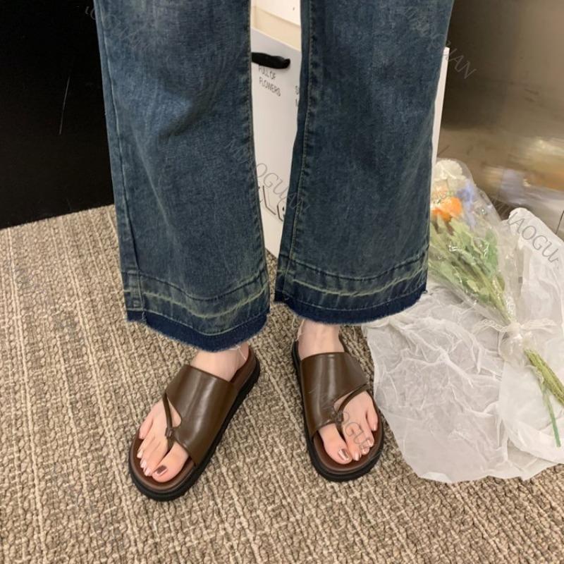 Fashion 2025 Summer New Casual Flat Bottom Slippers Women's Shoes Clip Toe Fashion Low Heel Sandal Slippers Platform Black Flip Flops