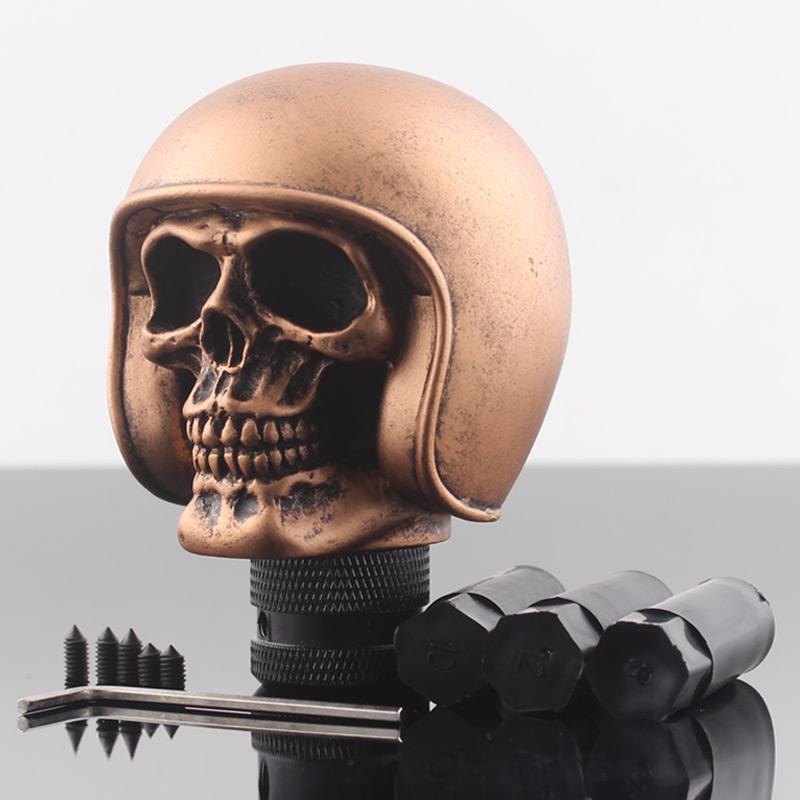 Universeller Helm Totenkopf Auto Schaltknauf Stick Auto Schaltgetriebe Schalthebel Kopfknauf Passend für Limousine Coupe SUV