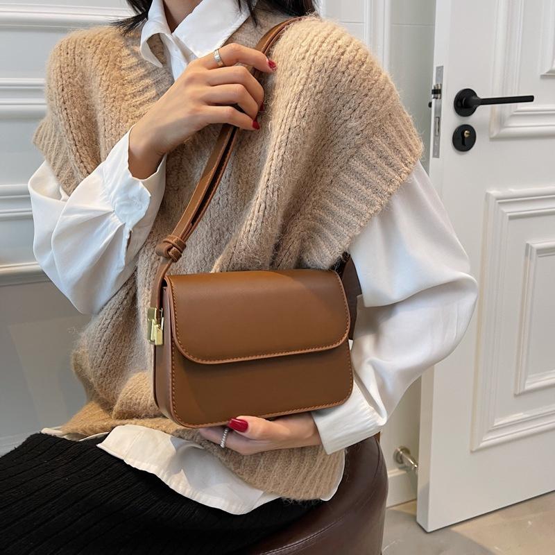 IELGY Design Shoulder Strap Fashionable and Popular Messenger All-match Small Square Bag