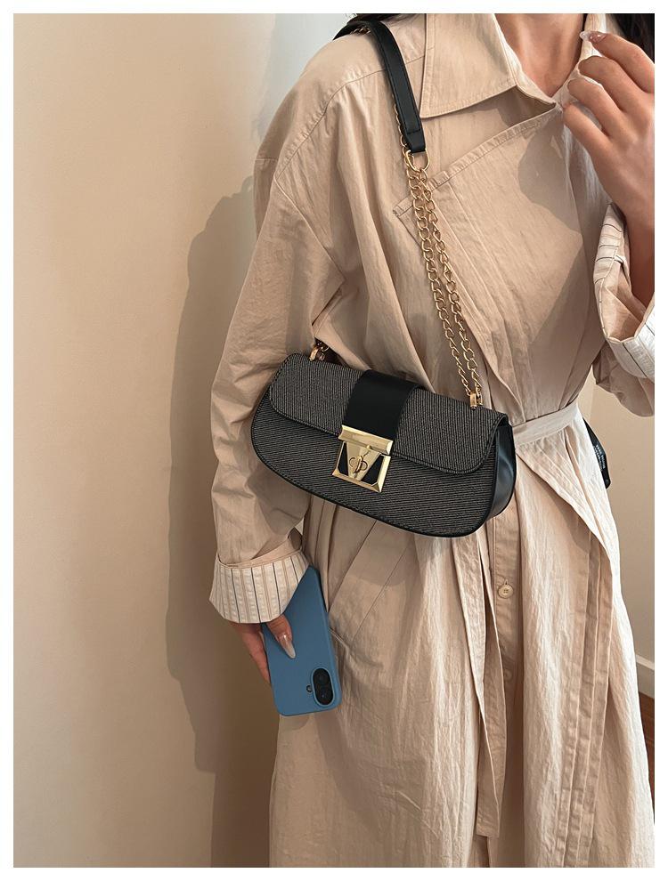 2026 Women's Versatile Baguette Chain Shoulder & Crossbody Bag