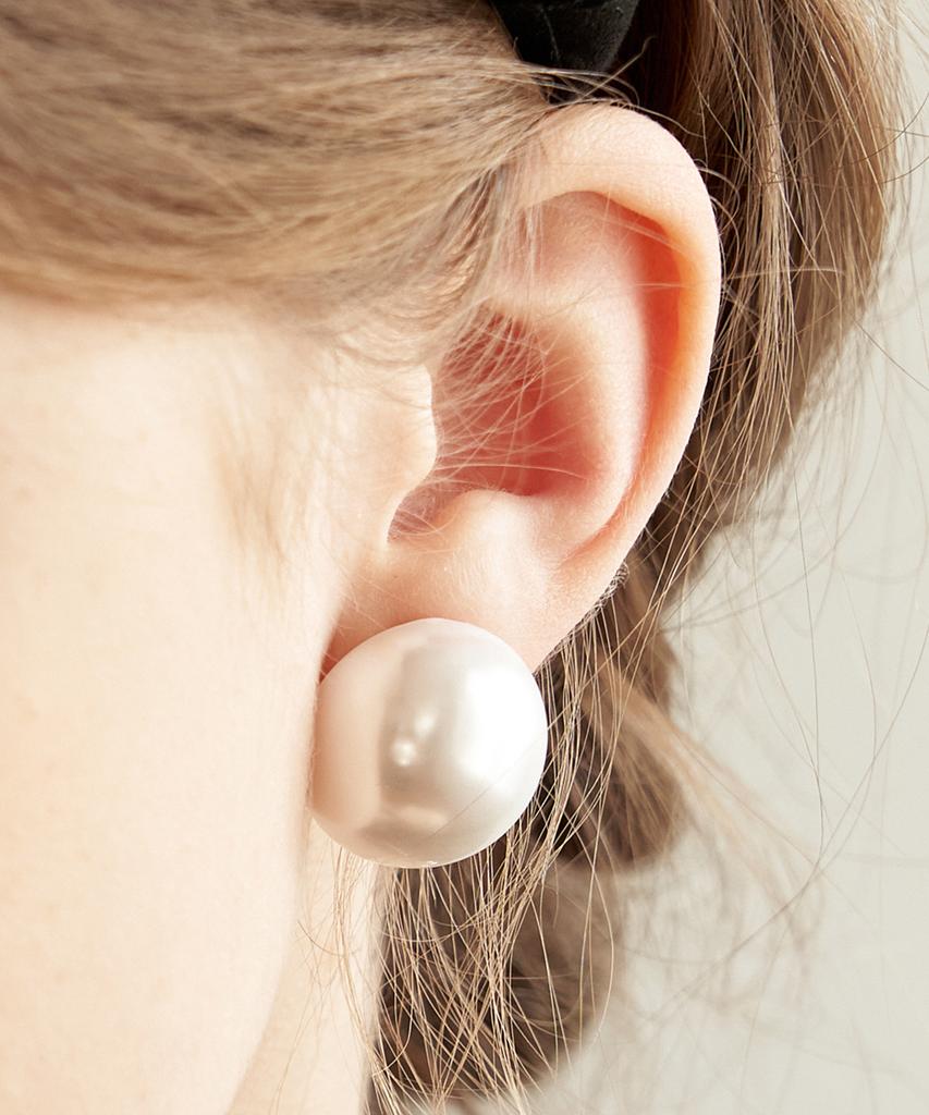 Tatiana Classic Half Pearl Earrings_Ec1696