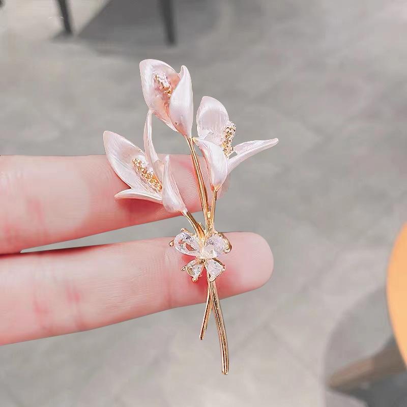 Korean Hand-Painted Lily Brooch: Elegant Floral Pin for Women's Coats and Suits